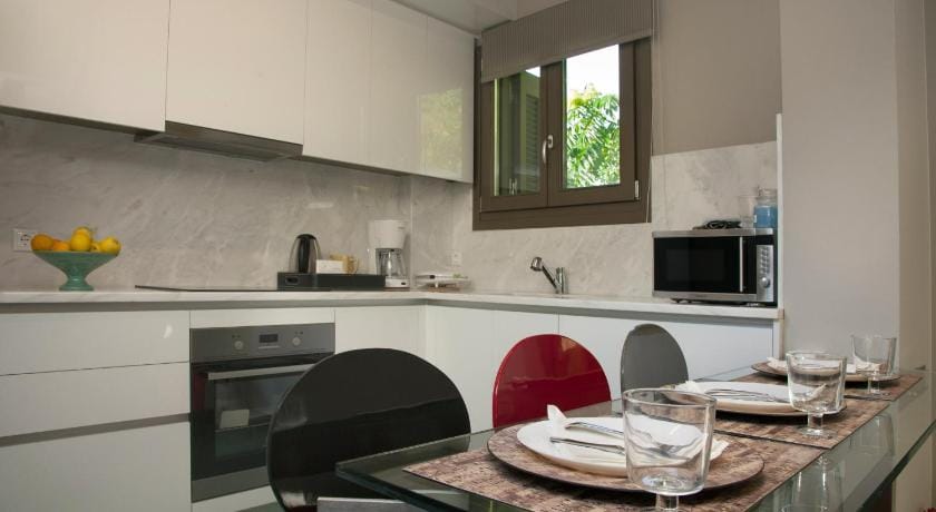 Tripodon Plaka | In the shade of Acropolis by GHH Apartment in Plaka