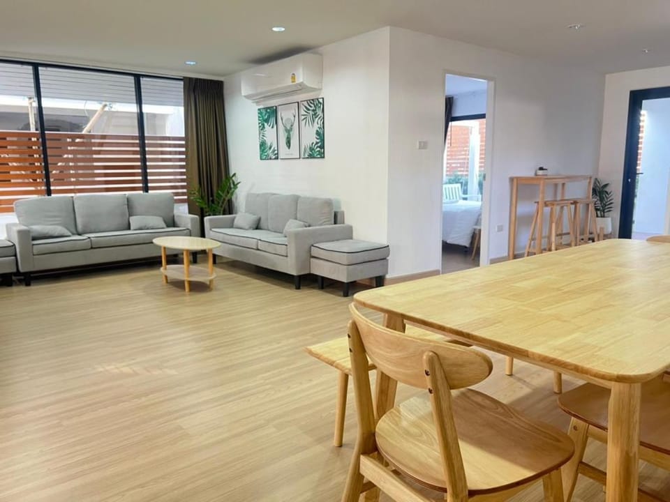 Merry house บ้านพักริมหาดบางแสน Vacation rental in Chon Buri Changwat