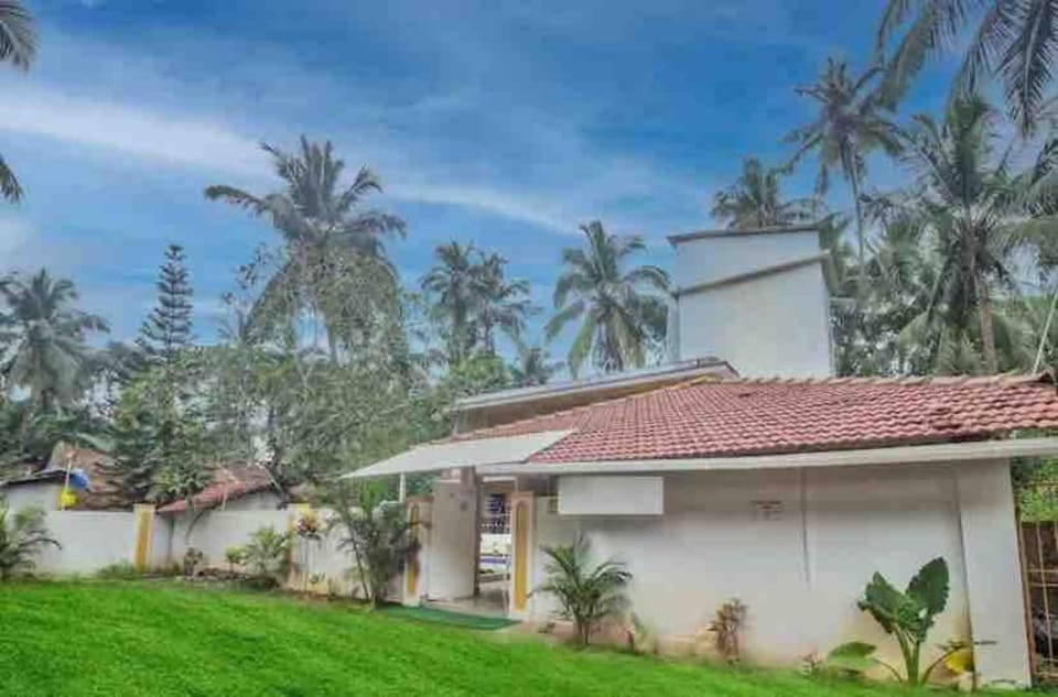 Casa-de-Flora Villa 7BHK with Large private Pool Villa in Calangute