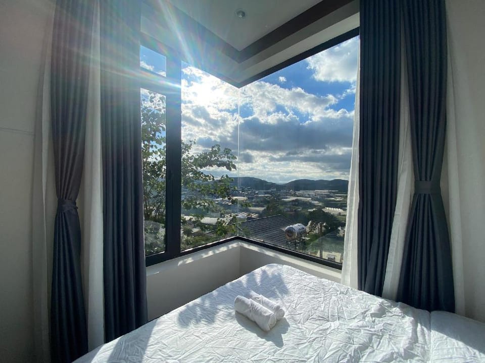 Top Hill Villa Da Lat 6BR, BBQ  Villa in Dalat