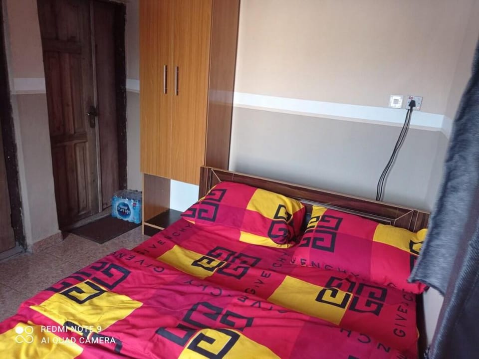 Service apartment with solar and inverter power. Vacation rental in Nigeria