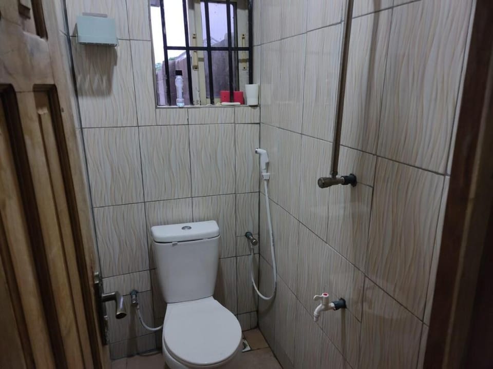 Service apartment with solar and inverter power. Vacation rental in Nigeria
