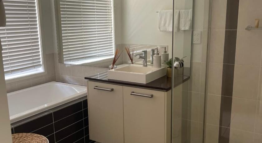 Stunning Luxurious house Vacation rental in North Lakes