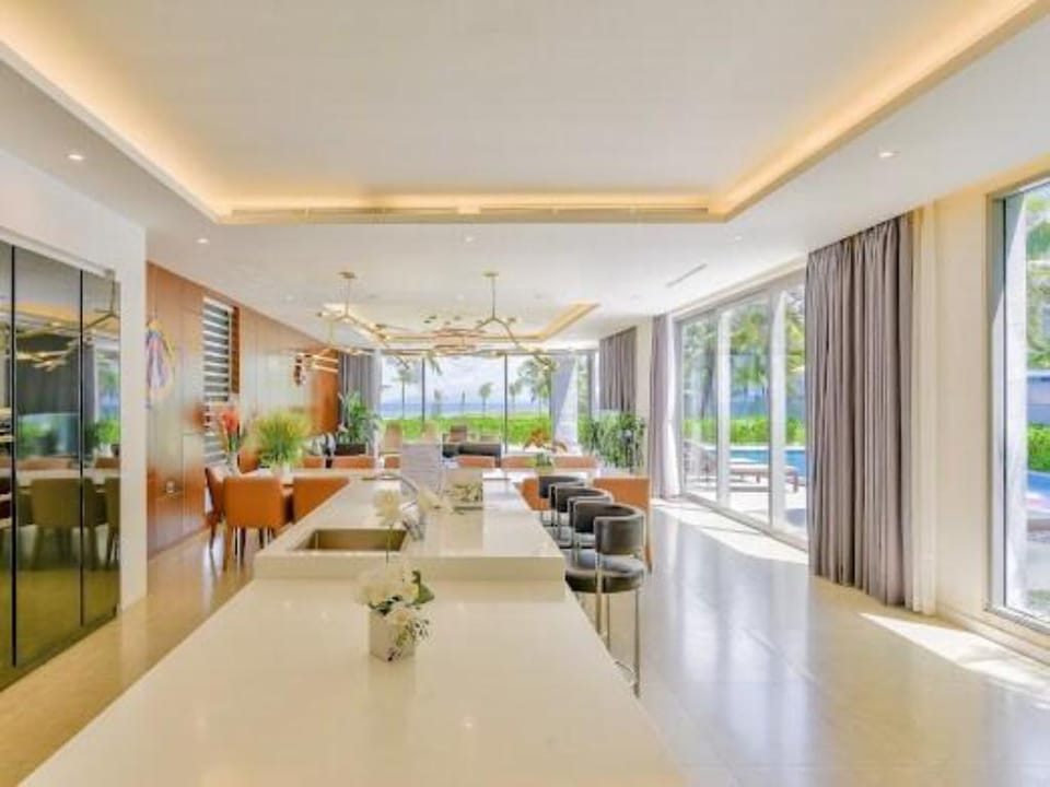 The ocean _5 bedrooms Beachfront Villa in Hoa Hai