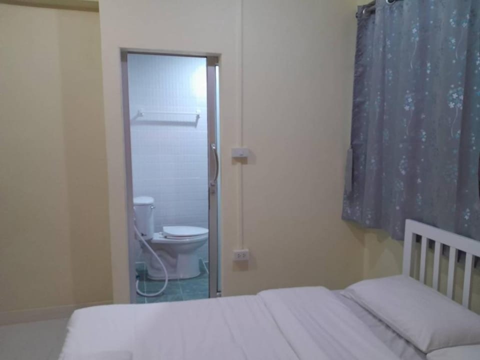 Daratorn Phahon 53 Yaek 17 (108) Apartment in Bangkok
