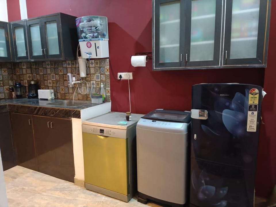 Modern 1BHK Fully Furnished Flat with Kitchen Apartment in Lucknow