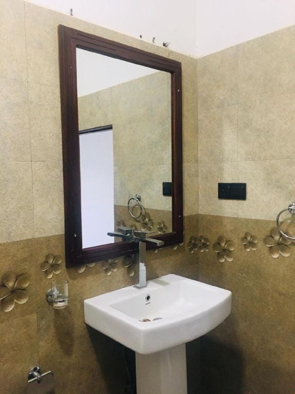 Sathis guesthouse  Villa in Southern Province