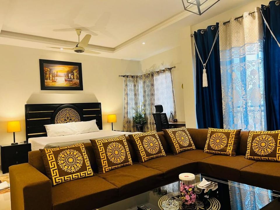 One Bedroom Luxury Apartment 1 Bed Vacation rental in Lahore