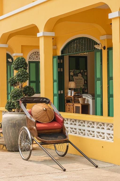 Stay at Baanthongjaya 1 Chiangmai Hotel Apartment in Thailand