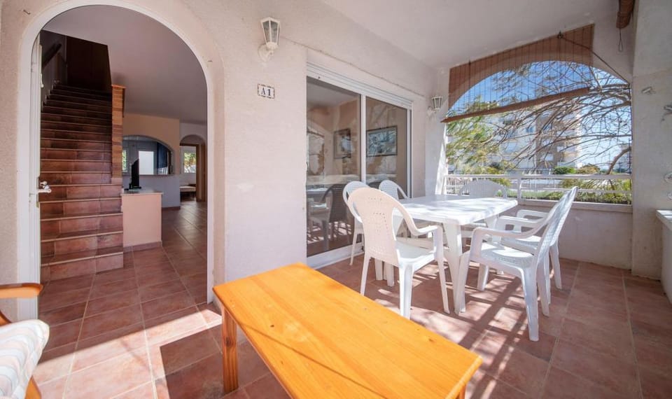 R141 - C1 MANILA RESORT PATIO Apartment in Baix Penedès