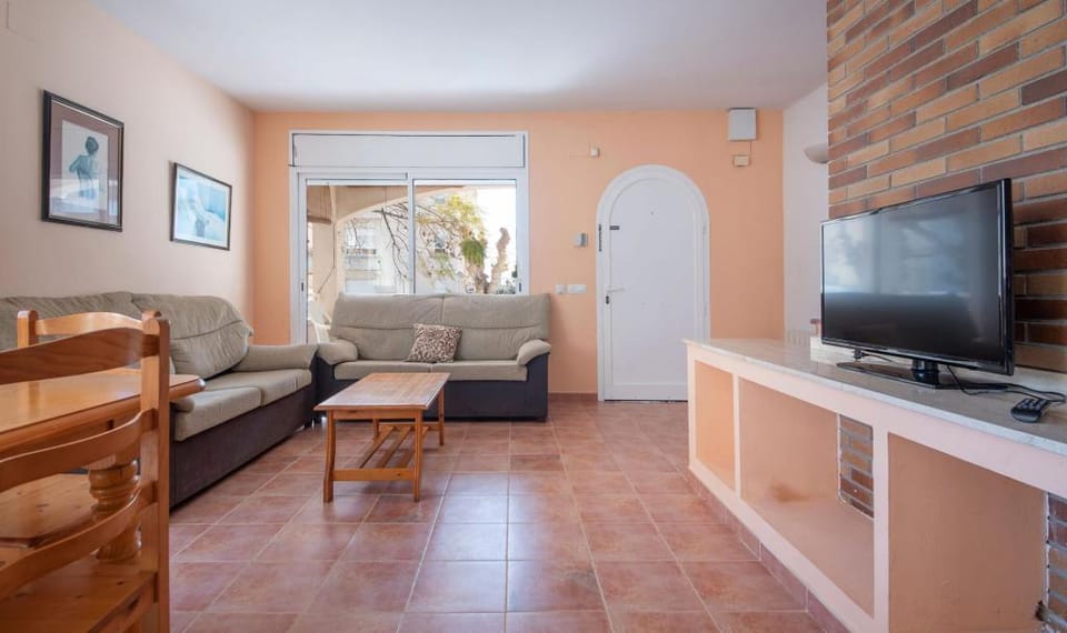 R141 - C1 MANILA RESORT PATIO Apartment in Baix Penedès