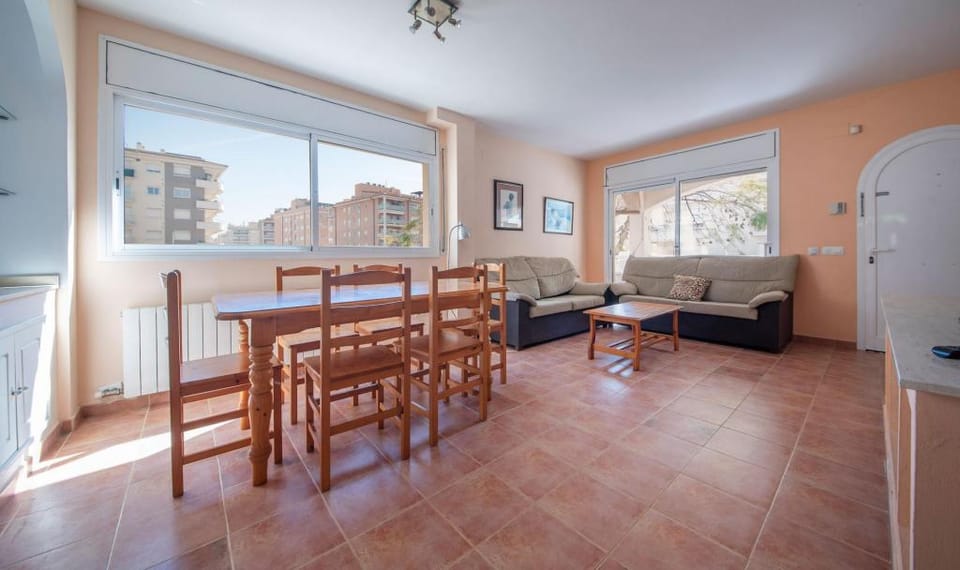 R141 - C1 MANILA RESORT PATIO Apartment in Baix Penedès