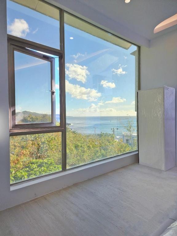 w白色窗海 Apartment in Hengchun Township