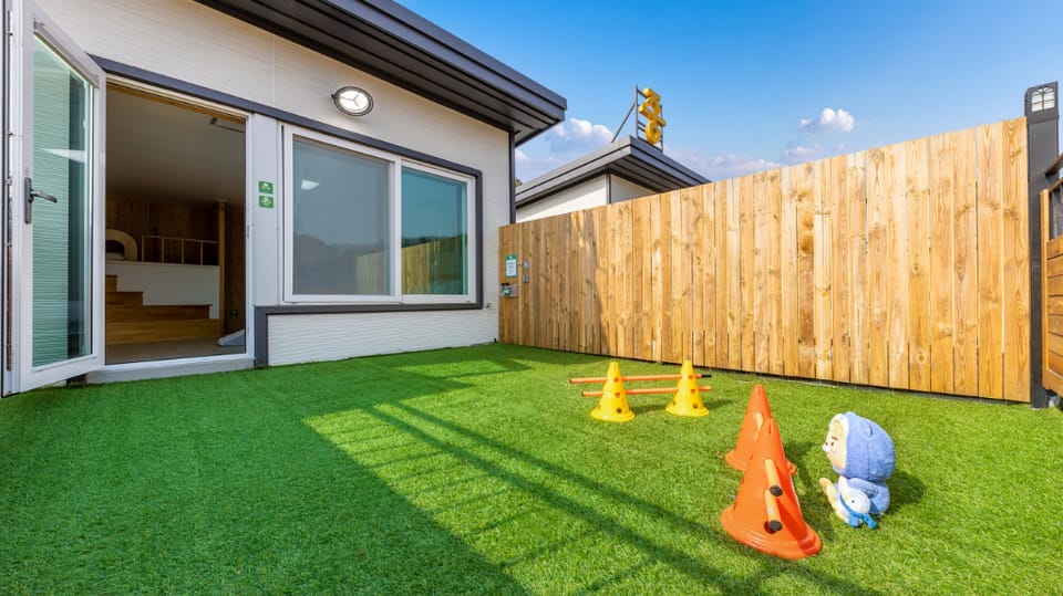 Gapyeong Dangdangi Dog Pension Purple Bed and Breakfast in Gyeonggi-do