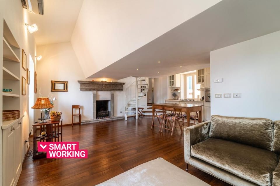 La Porta Rossa by Wonderful Italy Apartment in Varenna