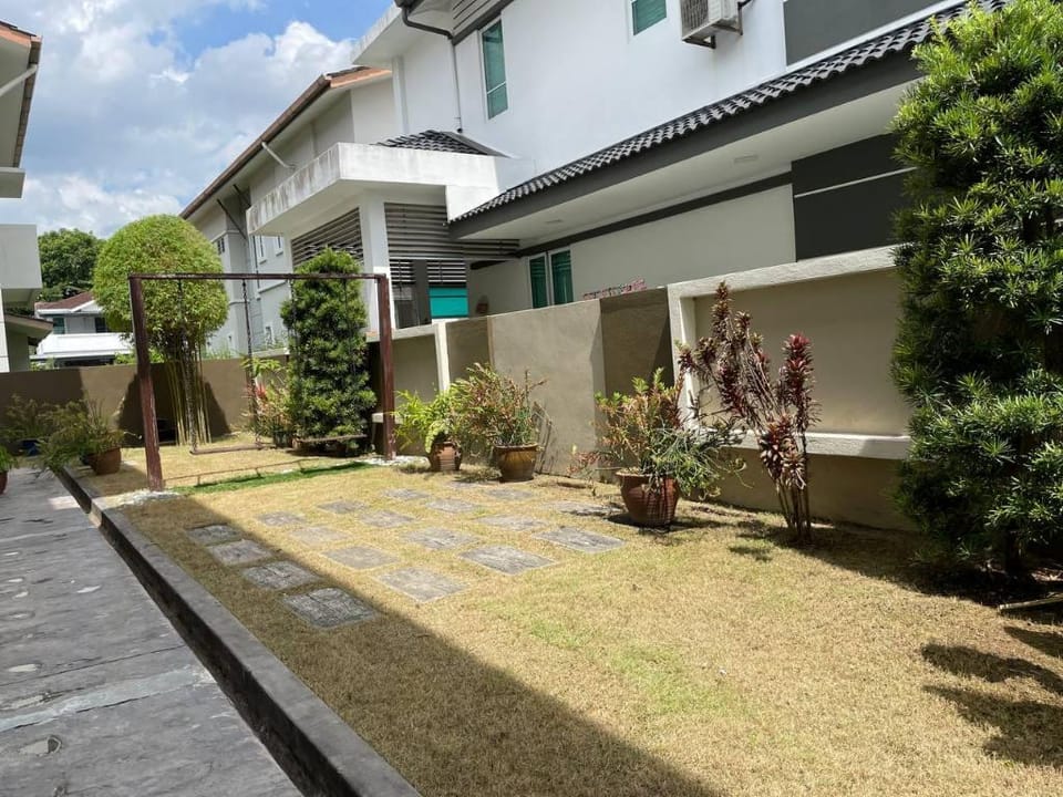 Bungalow In Exclusive Area, Nibong Tebal Vacation rental in Penang