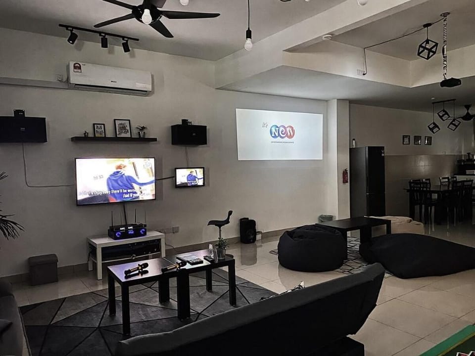 Desaru Twin Home 32pax (2 units) KTV-Netflix-BBQ Vacation rental in Johor