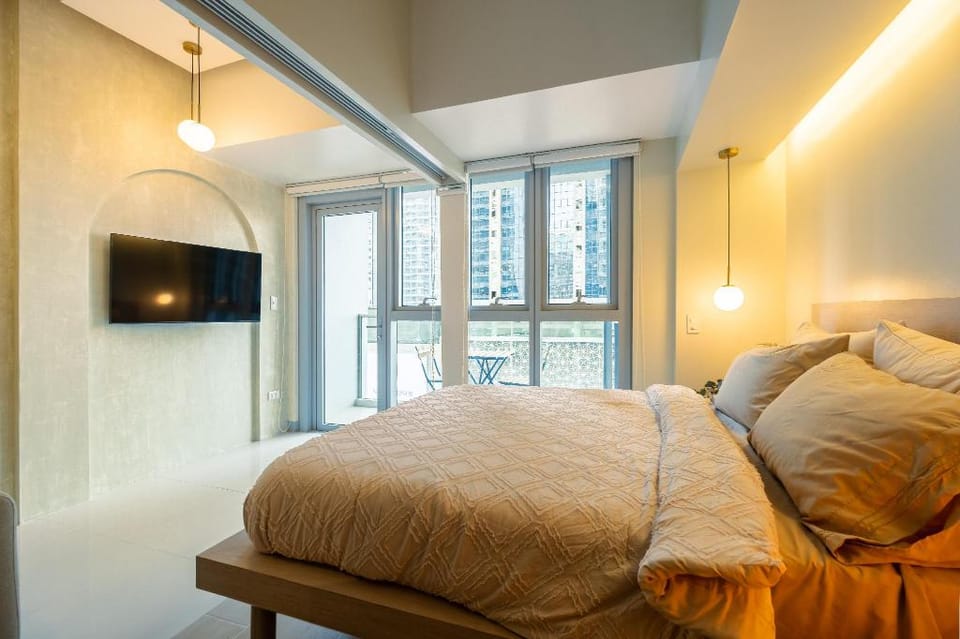 A homely suite at BGC with Netflix and Wi-Fi Apartment in Makati