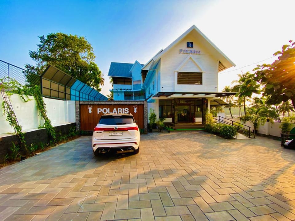 Athirappilly POLARIS - Riverside Pool Resort Hotel in Kerala