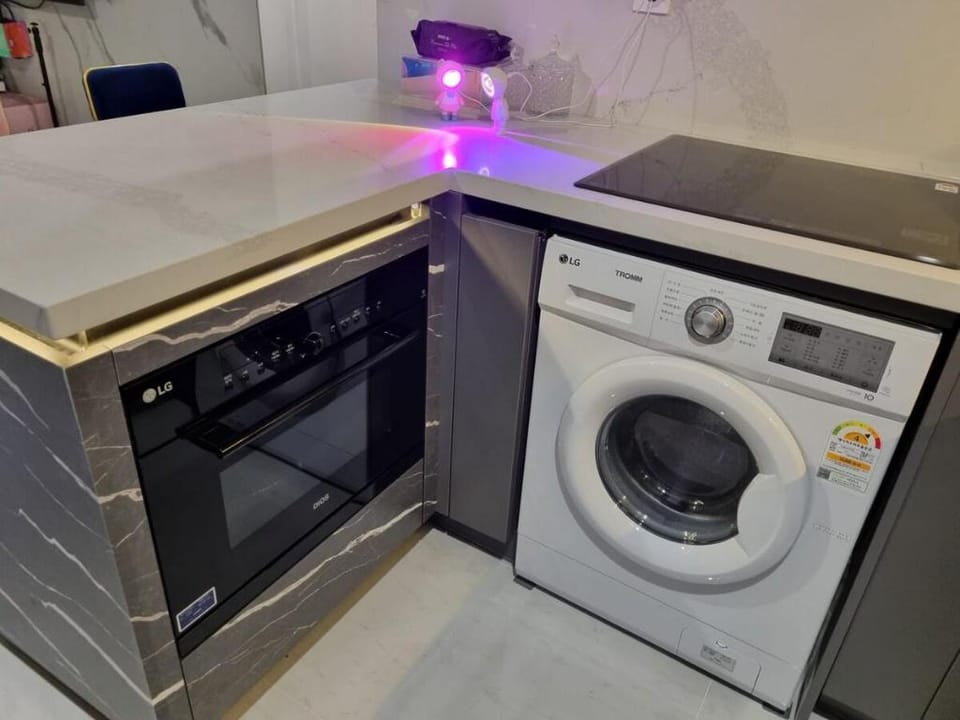 OPEN New 25 Pyeong Black Crystal Family Gathering, Suitable for Two Families 1.5 Room Apartment in Seoul