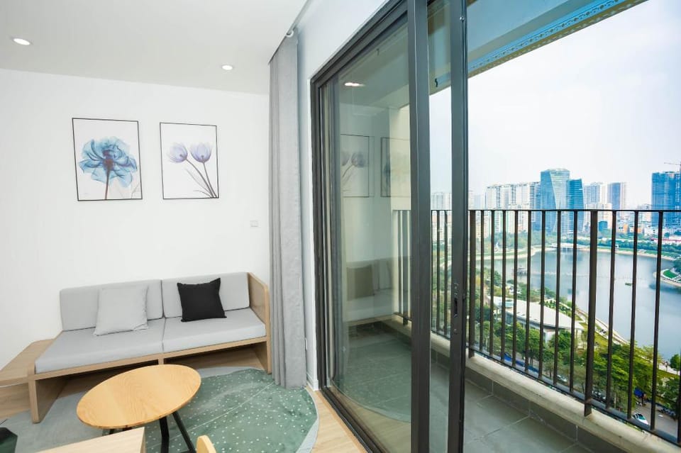 Studio lake view Vinhomes Dcapital in Cau Giay Apartment in Laos