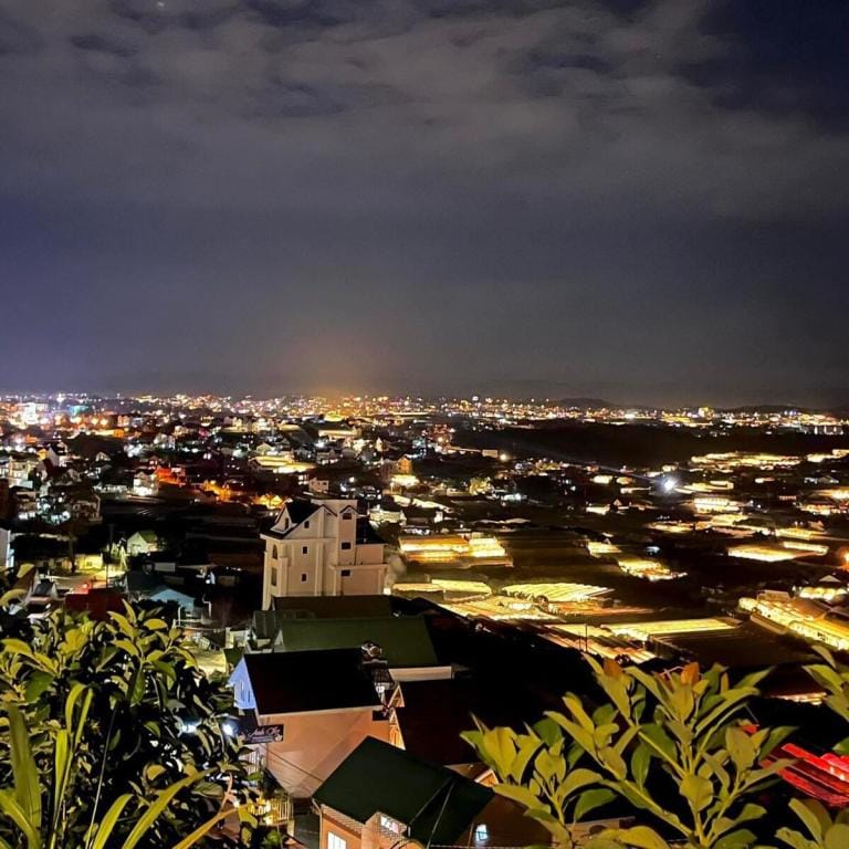 Apartment 3 Bedroom/City & Mountant View Vacation rental in Dalat