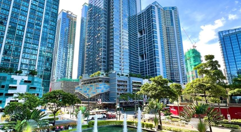 New & Modern Cozy 1BR w/ Balcony @BGC WiFi 300MBPS Apartment in Makati