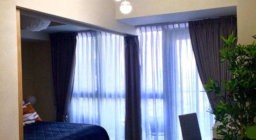 New & Modern Cozy 1BR w/ Balcony @BGC WiFi 300MBPS Apartment in Makati