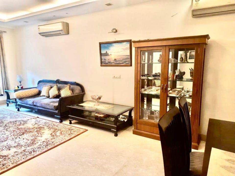 Fortune Home Service Apartment 4Bhk,J-191 Saket Apartment in Delhi