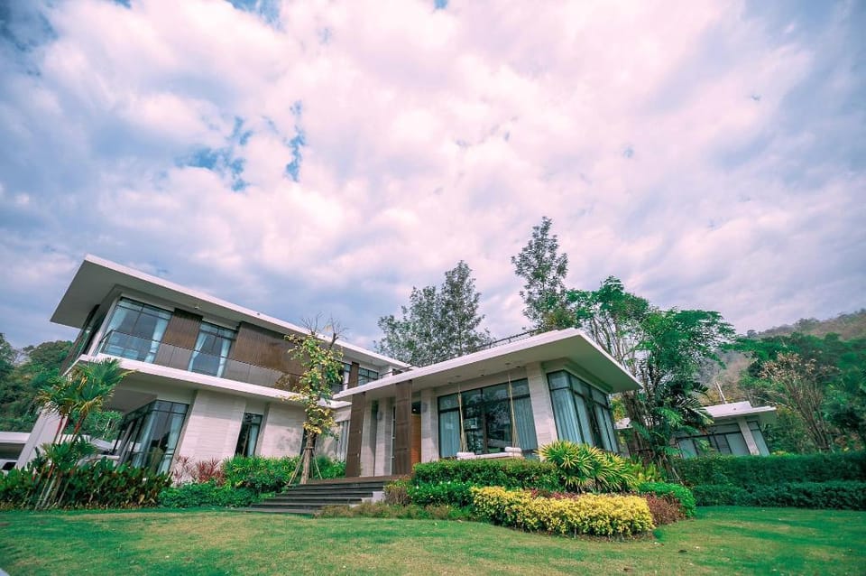 Mountain View 3 Bedrooms 18Villa Villa in Thailand