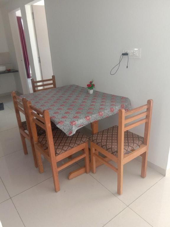Homestay at Gauri's pleasent 2 bedroom appartment. Vacation rental in Vadodara