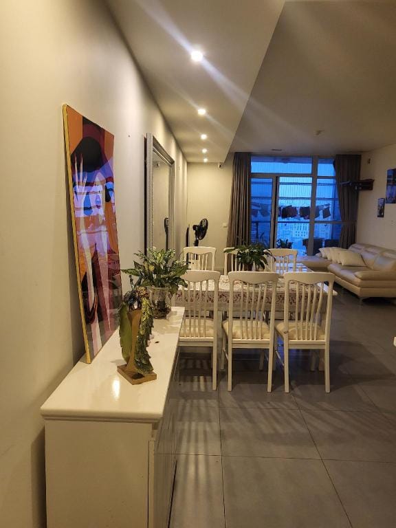 Five star Wartermark 395 Lac Long Quan Apartment in Laos