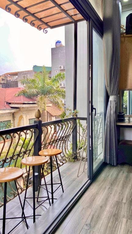 Chau Long - Truc Bach Apartment Vacation rental in Hanoi