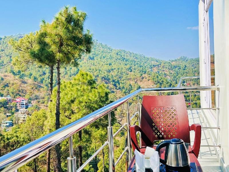 Luxurious Retreat Cottage - Tranquility Awaits Vacation rental in Himachal Pradesh