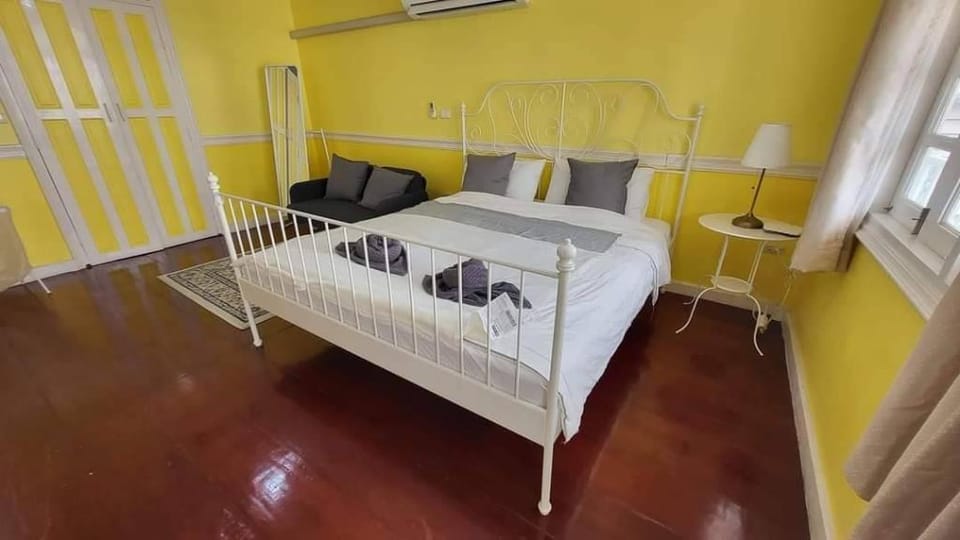 Aran Colonial House and Cafe Ngamwongwan Apartment in Bangkok