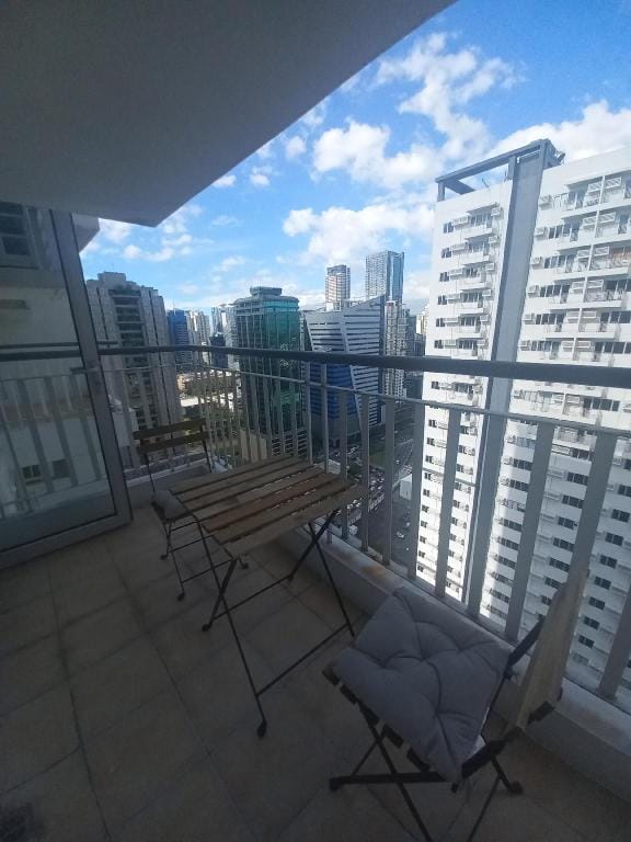 Joy's Home at Bonifacio Global City (BGC), Taguig Apartment in Quezon City