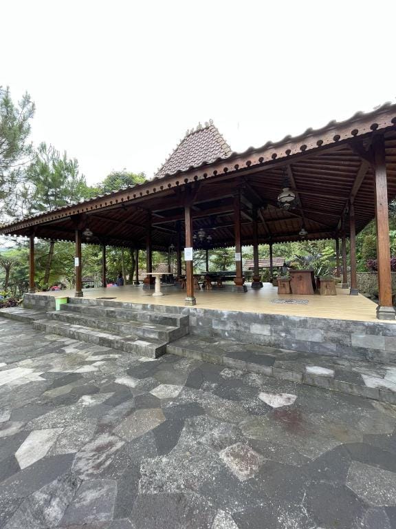 Camp de Katarina Luxury tent in Cisarua