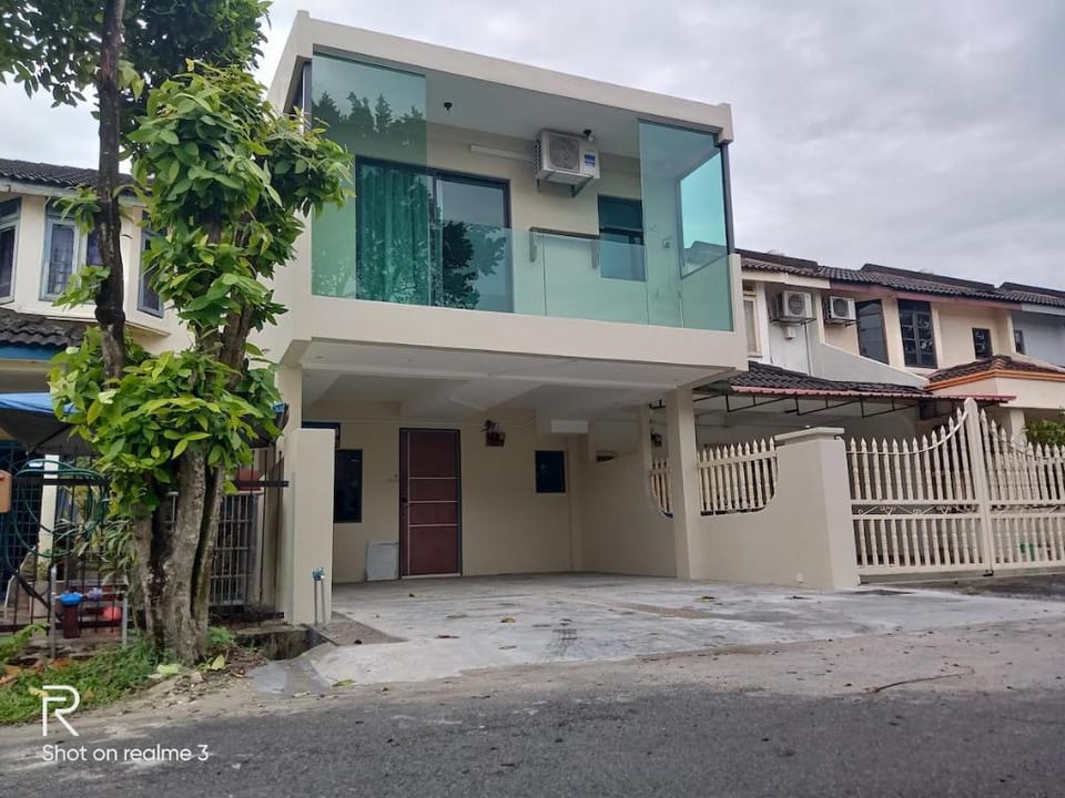 Kota Damansara Bungalows Vacation rental in Selangor, Malaysia