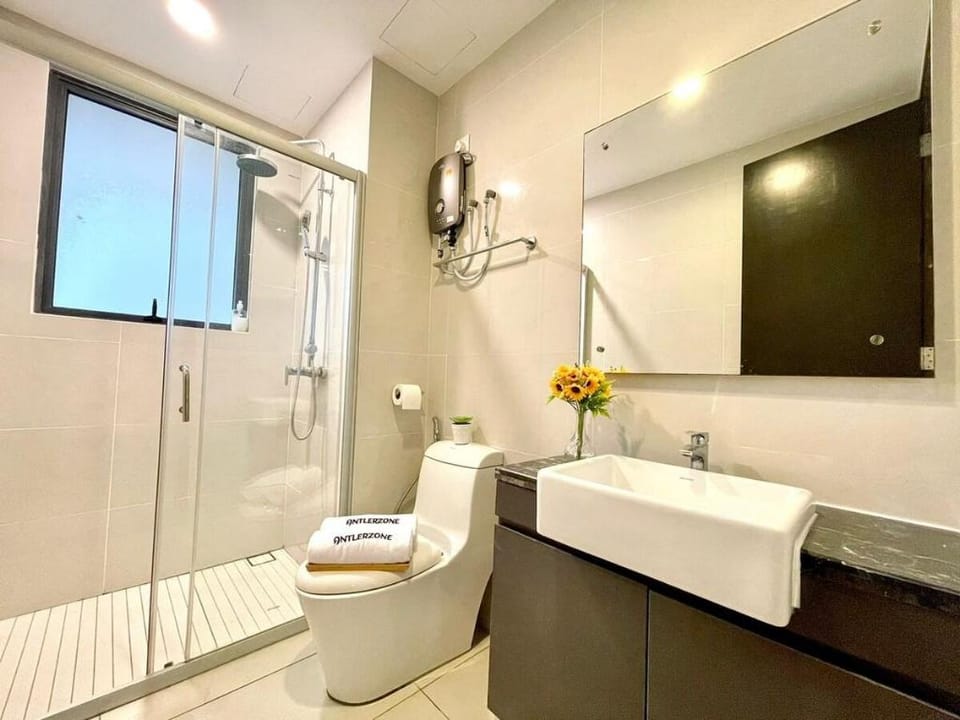 Bay Laurel, Zennist suite by Antlerzone Apartment in Johor Bahru