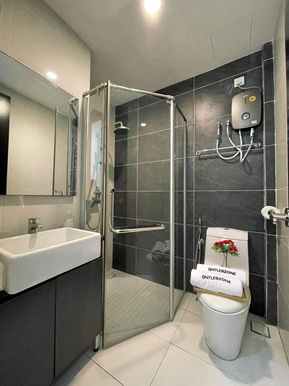 Bay Laurel, Zennist suite by Antlerzone Apartment in Johor Bahru