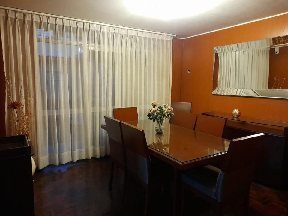 Habitacion Matrimonial con terraza y jardin. Vacation rental in Santiago de Surco