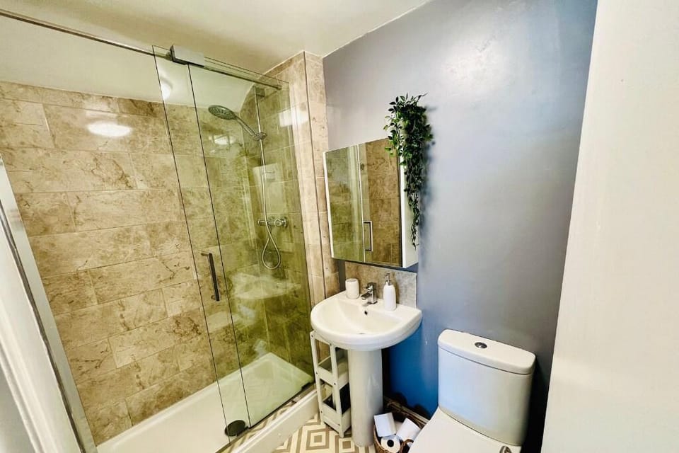 Top floor apartment overlooking Torquay Harbour Apartment in Torquay