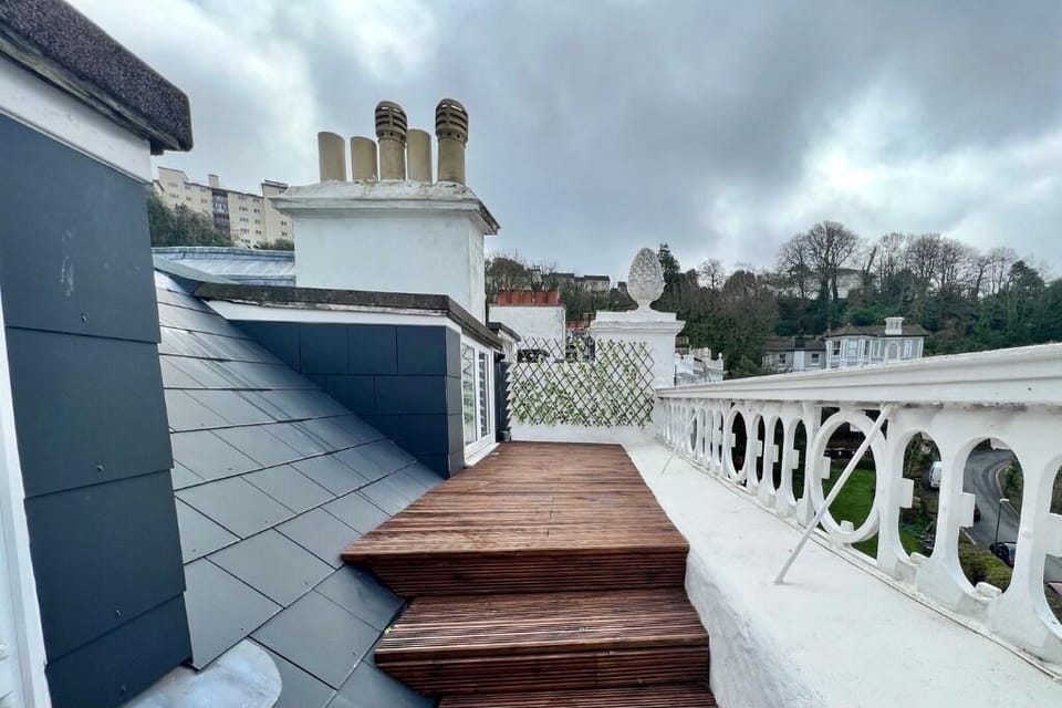 Top floor apartment overlooking Torquay Harbour Apartment in Torquay
