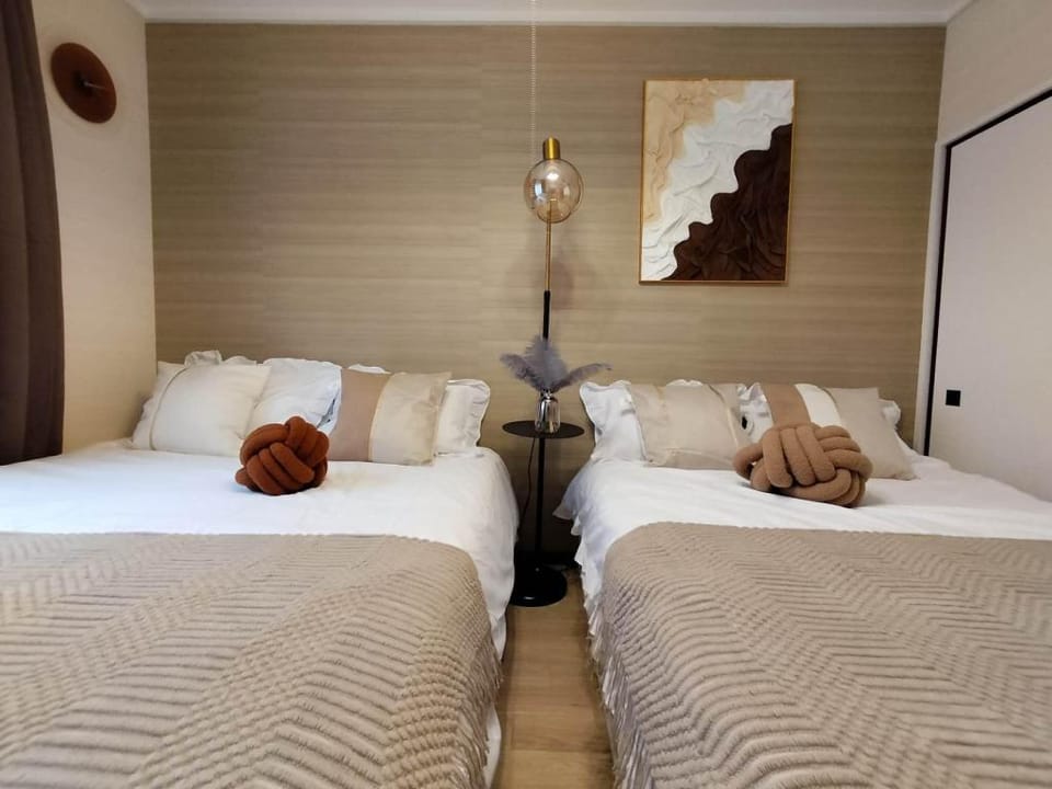 B23-Shinjuku, 4 min to STA, Prime Location, Suitable for Family and Friends Travel! Apartment in Shinjuku