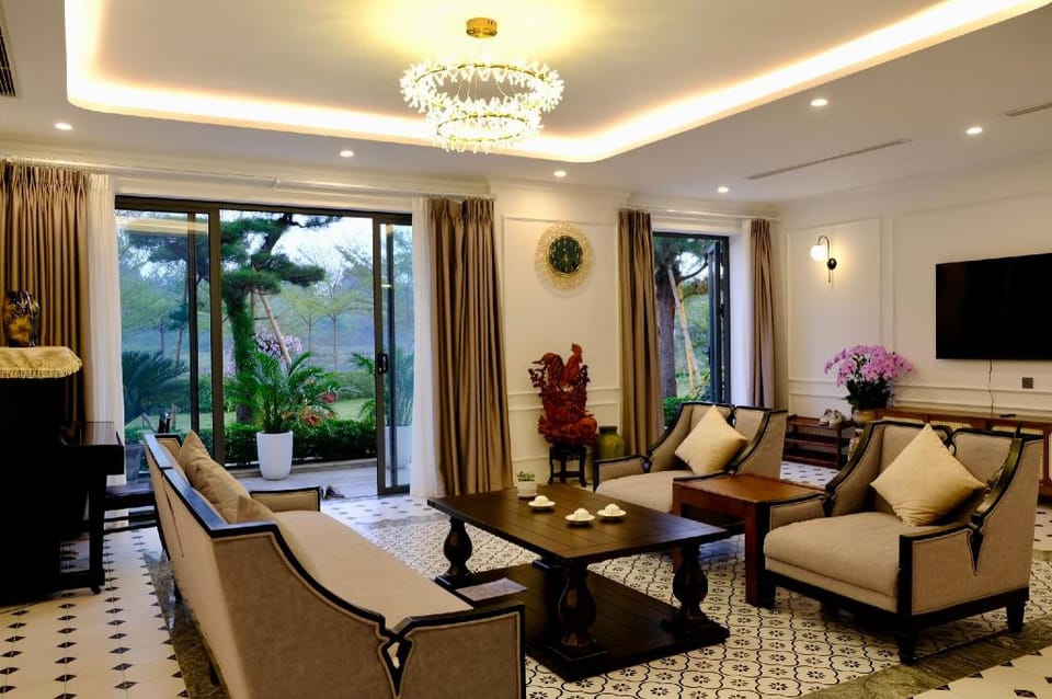 Villa 4 phòng ngủ Mayfair B101 - view hồ Đại Lải Villa in Laos
