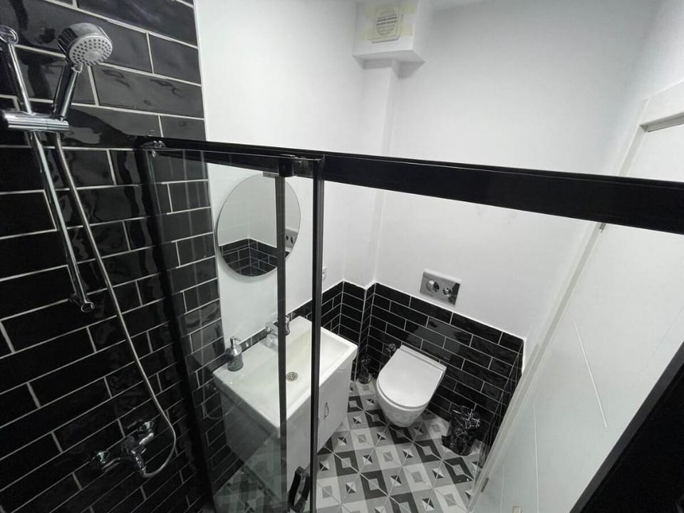Private Apt, 2 mins to Transp. Apartment in Istanbul