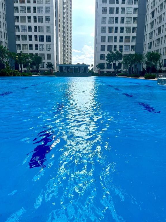 MTOWN Deluxe 2BR with WiFi & Netflix near Mall Apartment in West Java