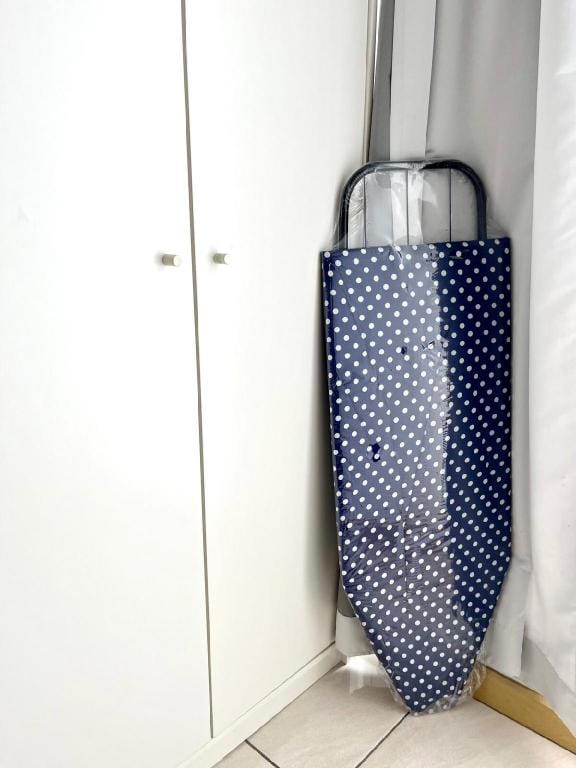 MTOWN Deluxe 2BR with WiFi & Netflix near Mall Apartment in West Java