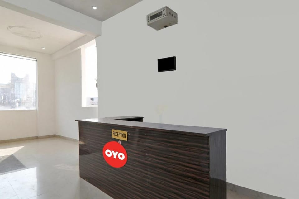 OYO 808576 HOTEL SILVER DREAMS Hotel in Lucknow