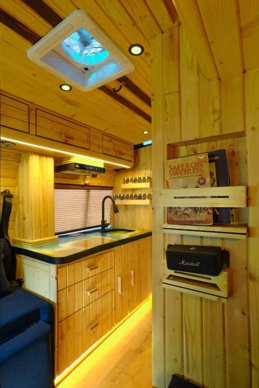 Pop top Campervan in India sleeps 6 @YodoCampers Vacation rental in Delhi